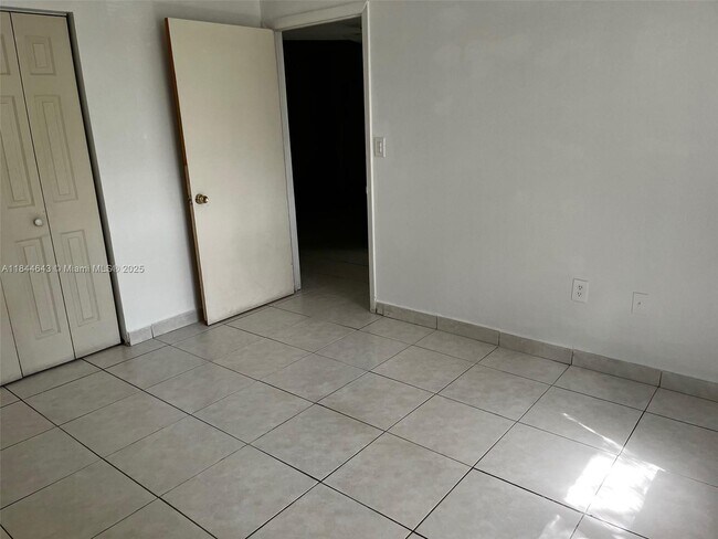 Building Photo - 181 NW 47th Ave