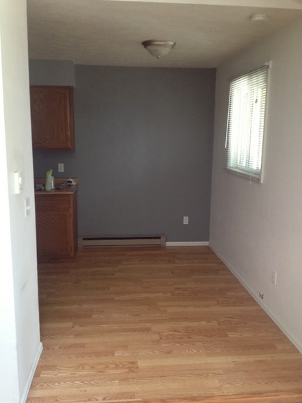 Building Photo - 2241 W Hillside Ave