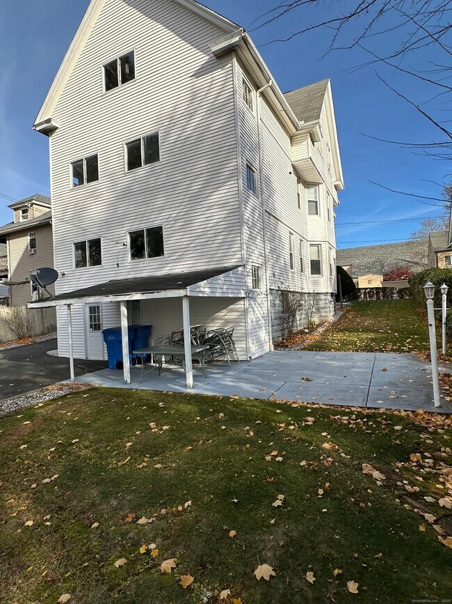 Building Photo - 220 Elliott Ave