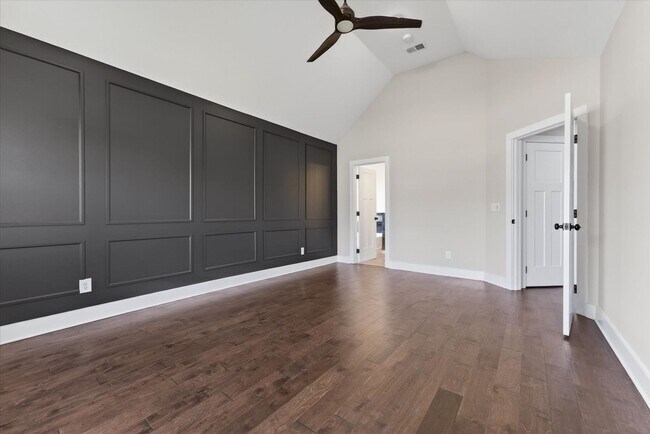 Building Photo - Pet Friendly Three Bedroom!