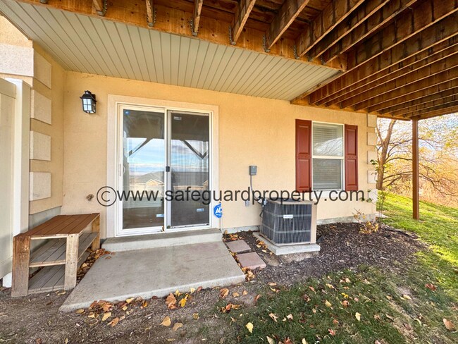 Building Photo - Amazing Draper Townhome with Mountain Views!