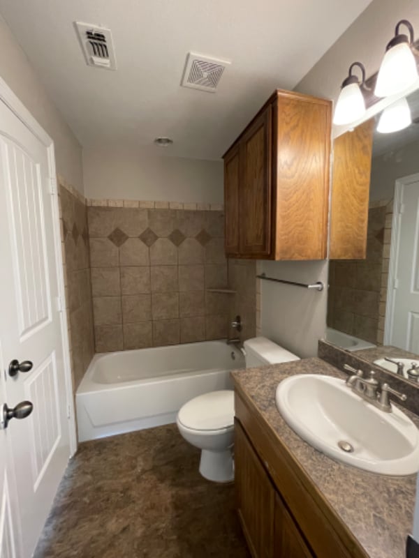 Building Photo - 604 Hilltop Dr