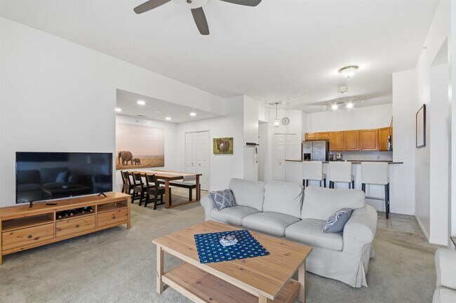 Building Photo - 2233 S Main St