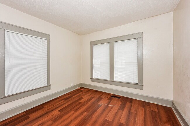 Building Photo - 8036 4th Ave N