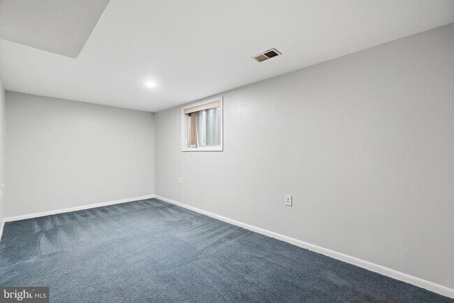 Building Photo - 9018 Jersey Dr