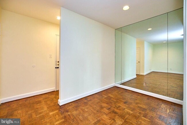 Building Photo - 1322 Fort Myer Dr