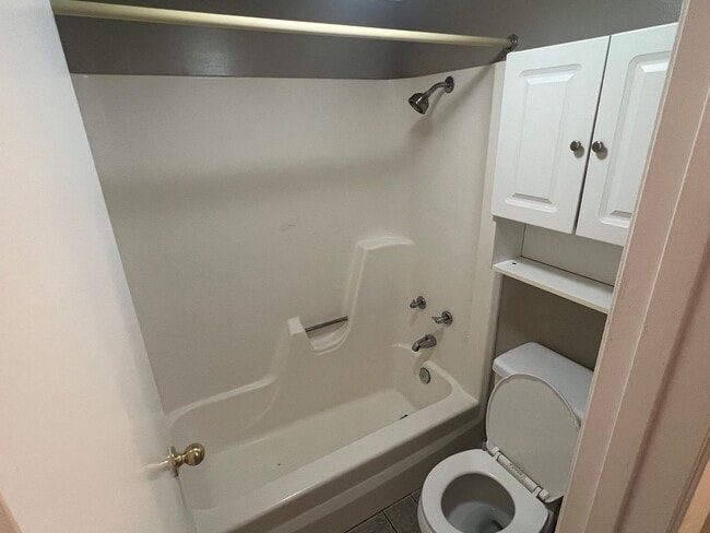 Building Photo - 2 Bedroom Condo in Colony West - Available...
