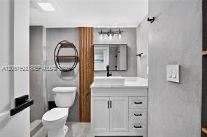 Building Photo - 3301 N Country Club Dr