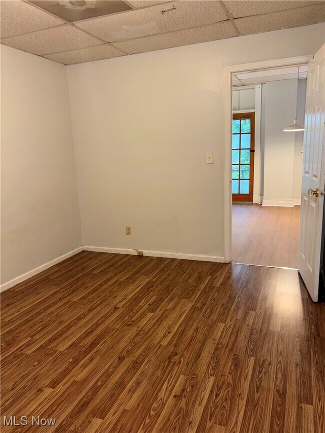 Building Photo - 1066 E 62nd St