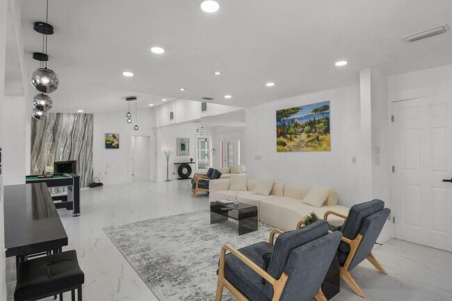 Building Photo - 12231 Areaca Dr