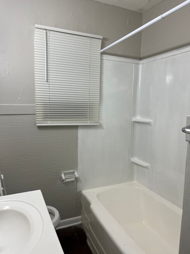 Building Photo - 3030 E 37th St