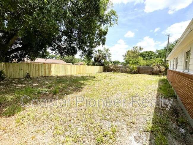 Building Photo - 8310 Croton Ave