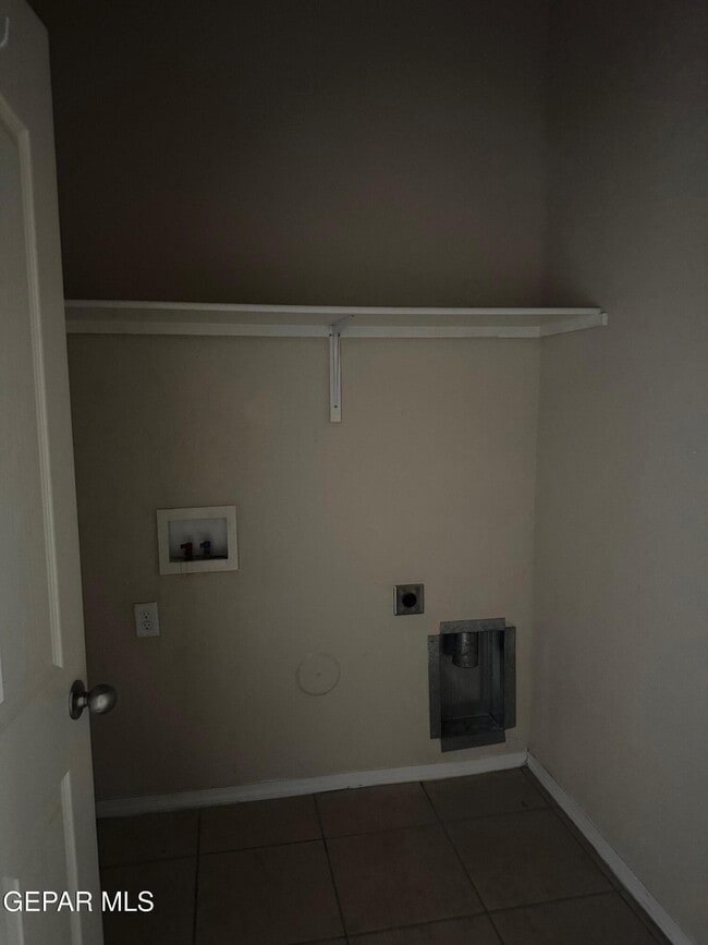 Building Photo - 613 Valley Plum Ave