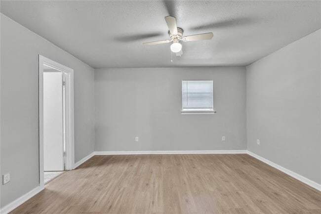 Building Photo - 901 Parmer Ave