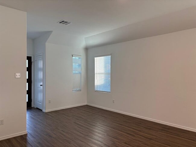 Building Photo - 117 Canley Lp