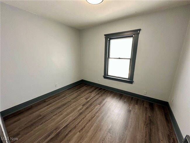 Building Photo - 1129 W Erie Ave