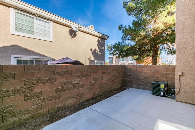 Building Photo - 2-Bedroom Townhouse in beautiful Silverado...