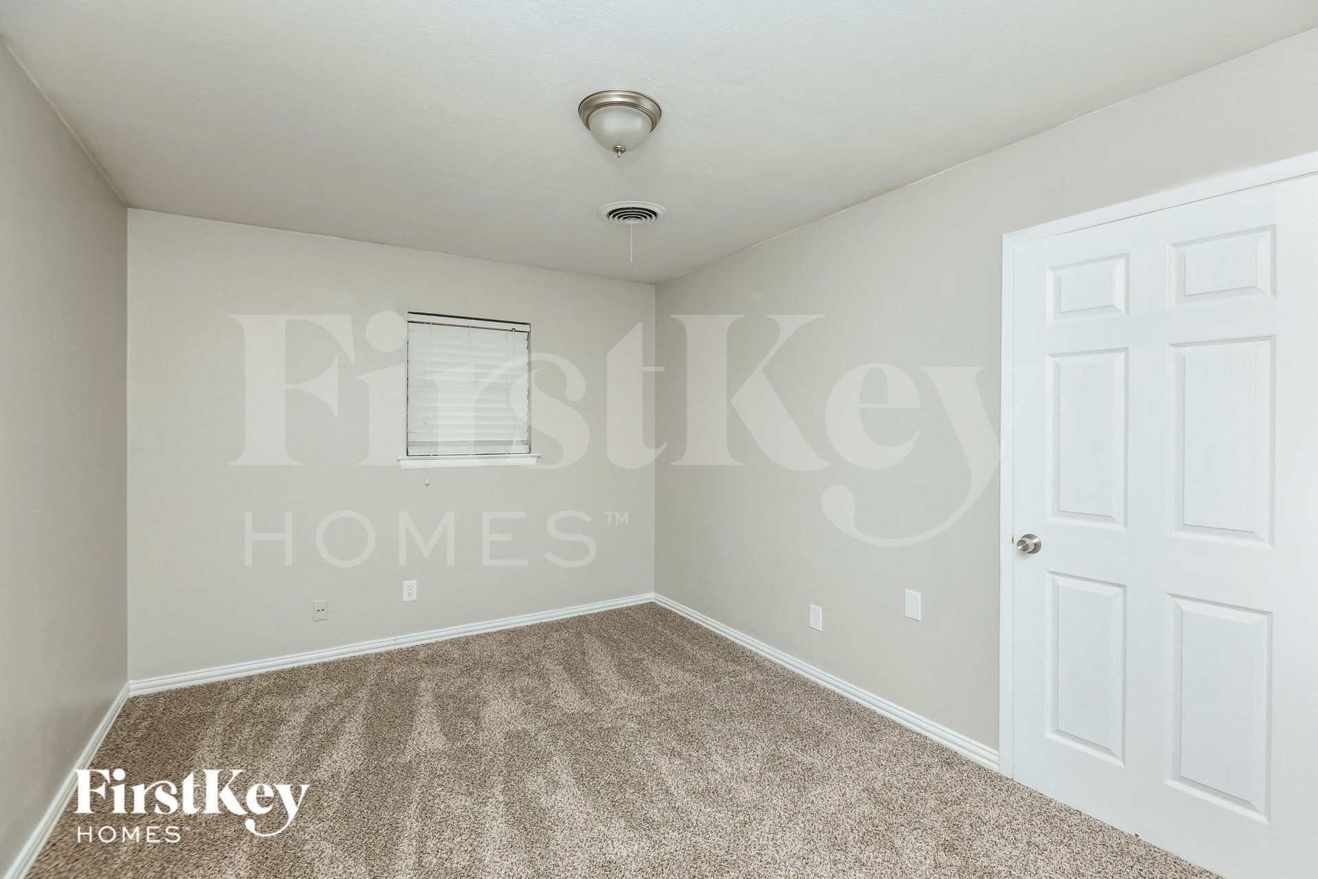Building Photo - 220 Hallbrook Dr