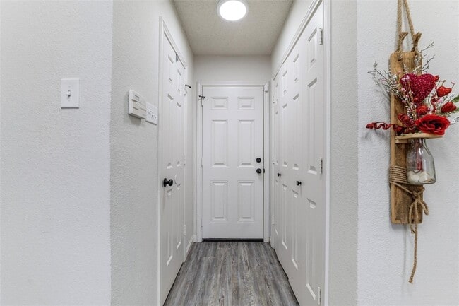 Building Photo - 916 Clover Hill Ln