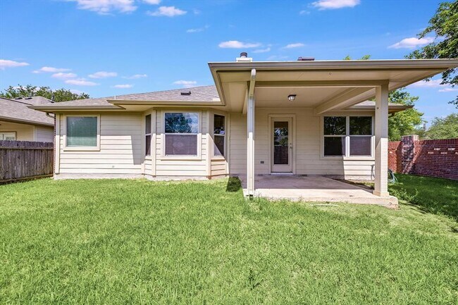 Building Photo - 702 Bent Wood Pl