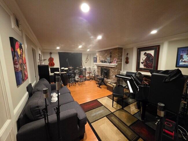 Building Photo - Beautiful Sweetwater Property