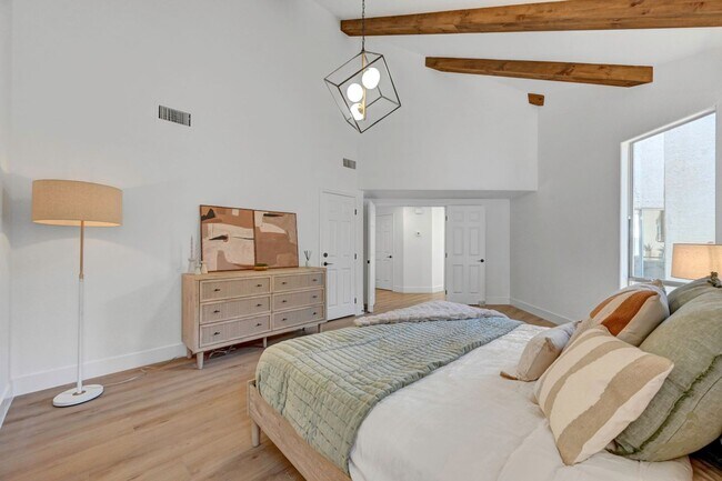 Building Photo - 3 Bedroom, 2.5 Bath Golf Course Home in Guard-Gated Canyon Gate