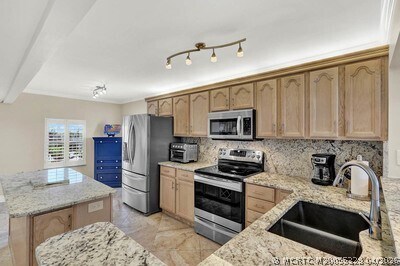 Building Photo - 10980 S Ocean Dr