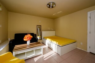 Building Photo - 2733 Ortega St