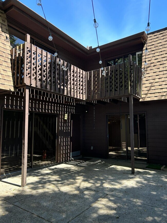 Building Photo - 609 Olympic Dr