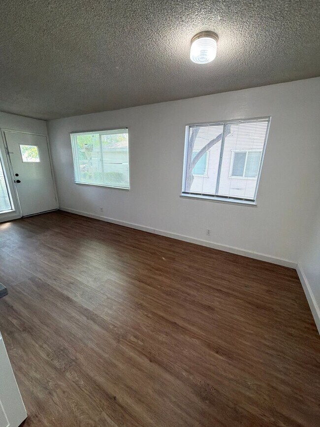 Building Photo - **MOVE-IN SPECIAL** 2-Story Condo With Lots of Character!