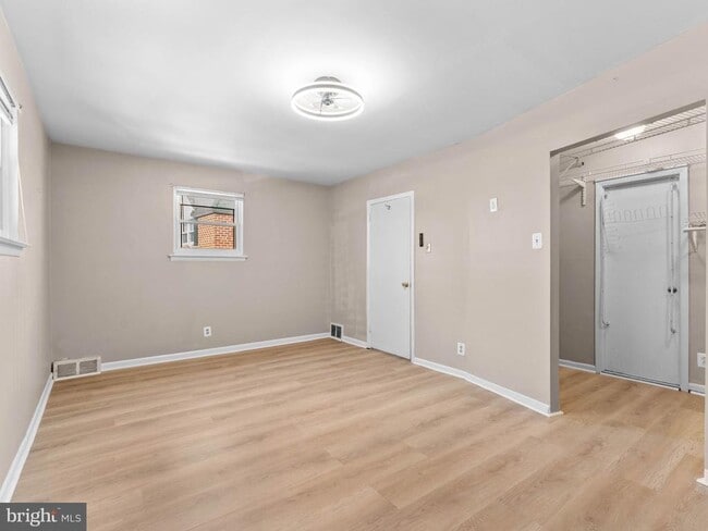 Building Photo - 3321 Fairdale Rd