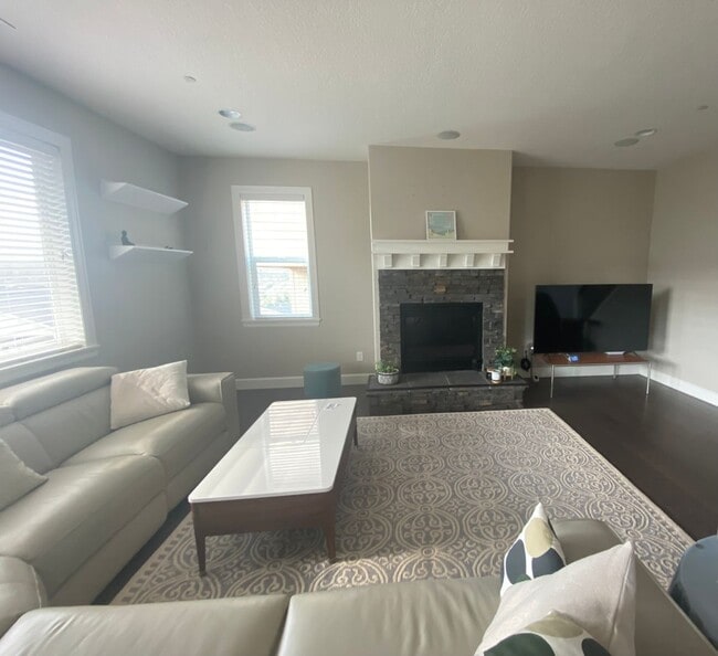 Building Photo - Beautiful 5 Bedroom with Den/Office and Large Bonus Room in Bethany Ridge!!!