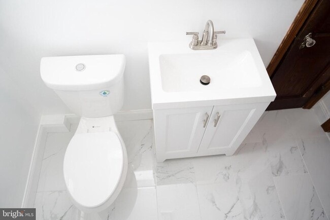 Building Photo - 110 Van Buren St NW