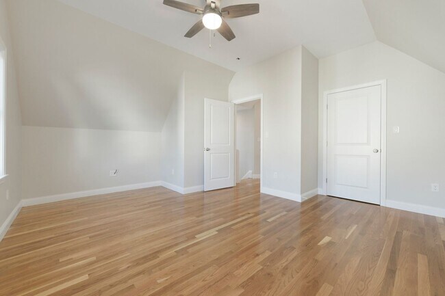 Building Photo - Renovated 4 bed 2 bath in Brighton!!!