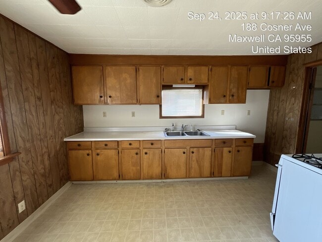 Building Photo - Maxwell Home