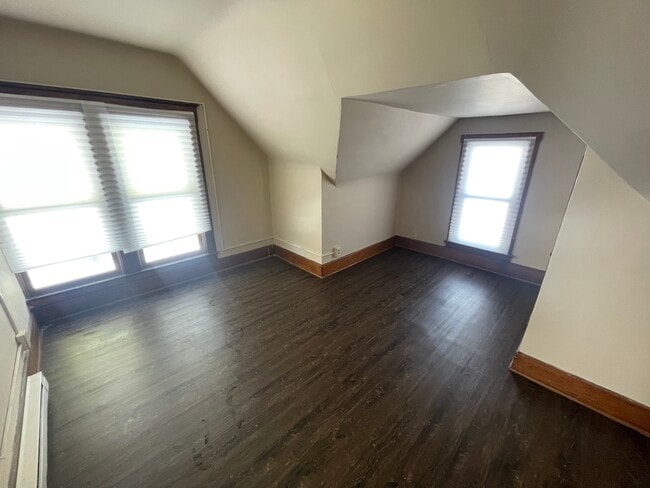 Building Photo - 321-2 Robinson-