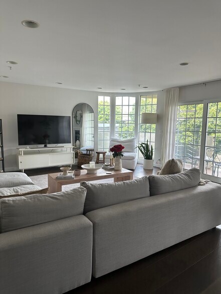 Building Photo - 1817 Selby Ave