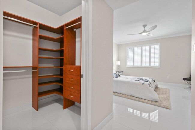 Building Photo - 3610 Gardens Pkwy