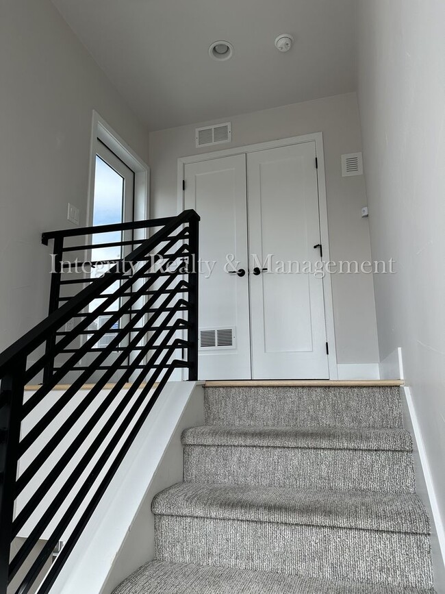 Building Photo - 2939 W 23rd Ave