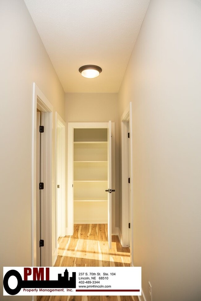 Building Photo - 5 Bedroom 3 bath, beautiful home in North ...