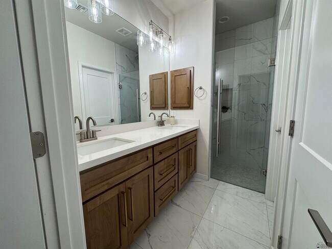 Building Photo - 4706 E Ortega St