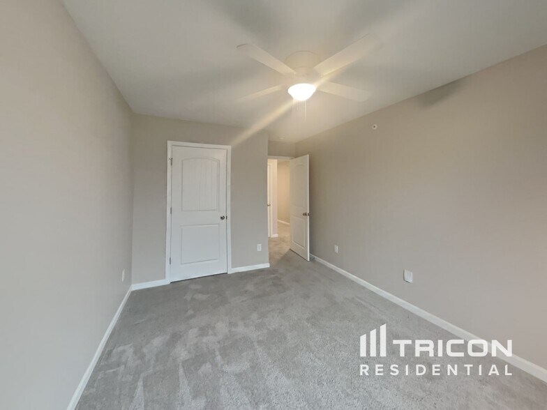 Building Photo - 353 Victory Cir