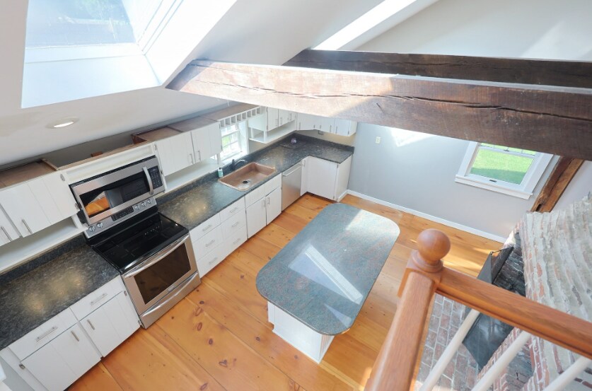 Building Photo - 144 Old Connecticut Path