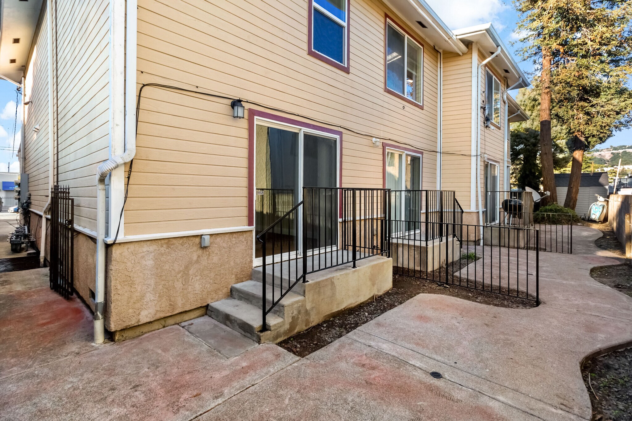 Building Photo - 2644 62nd Ave