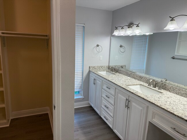 Building Photo - 11813 Wild Rose Dr