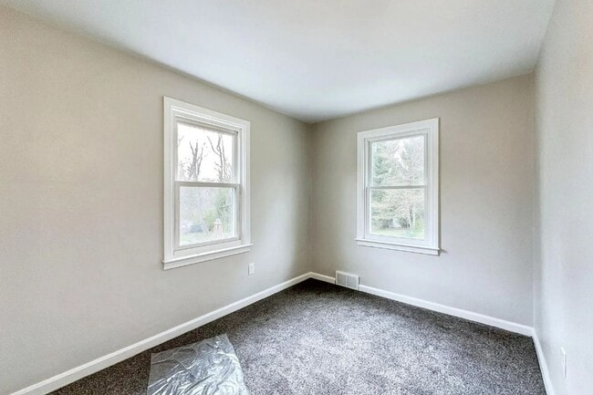 Building Photo - Available Now! Newly Renovated 3 Bedroom, ...