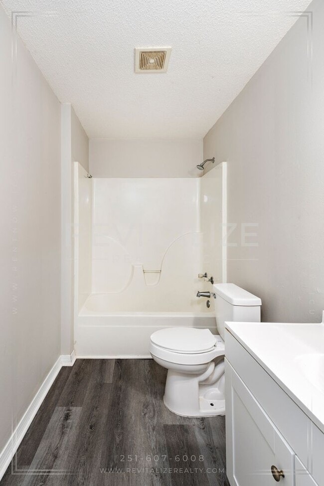 Building Photo - Newly Renovated Brick Home!