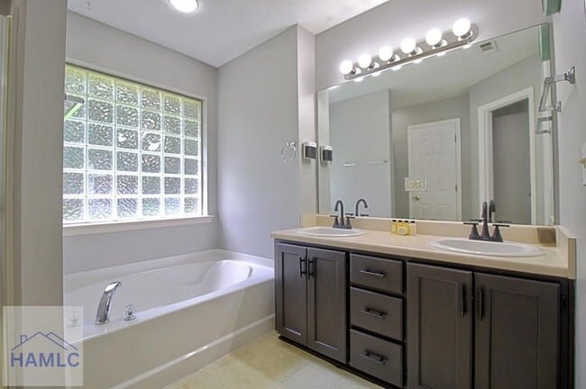 Building Photo - 173 Arlen Dr