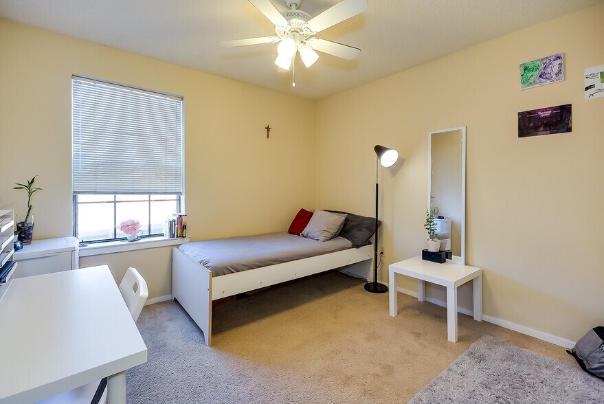 Building Photo - 218 N Texas Blvd