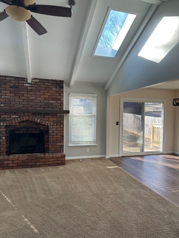 Building Photo - 305 SE 2 St